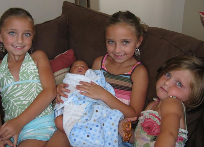 brooklyn mcknight posing with her siblings