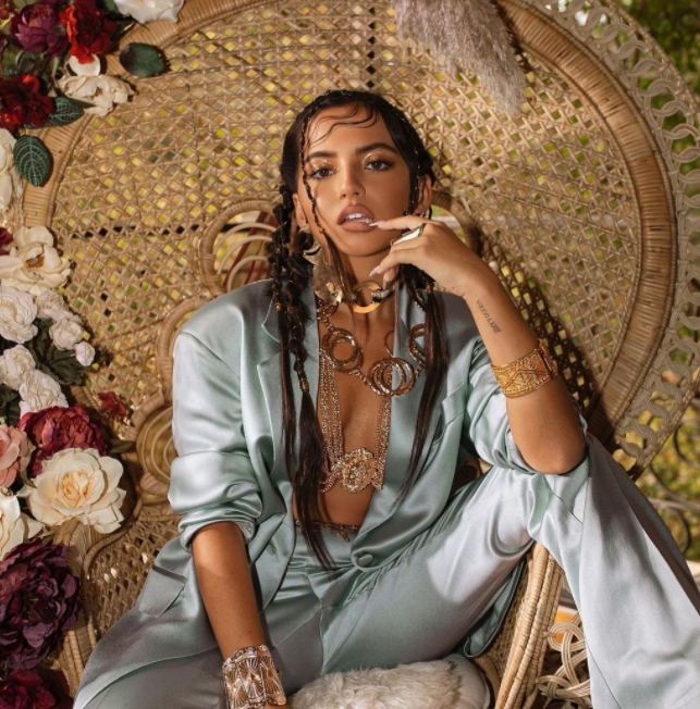 Isabela moner shooting between the flowers