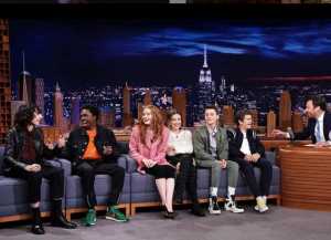 sadie sink with fellow actors of stranger things