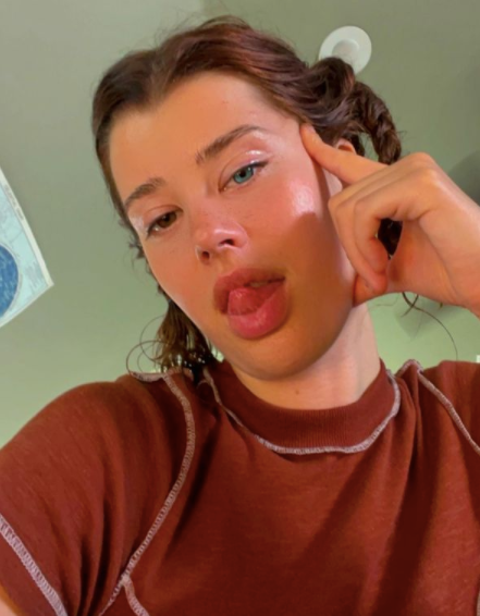 sarah mcdaniel acting goofy