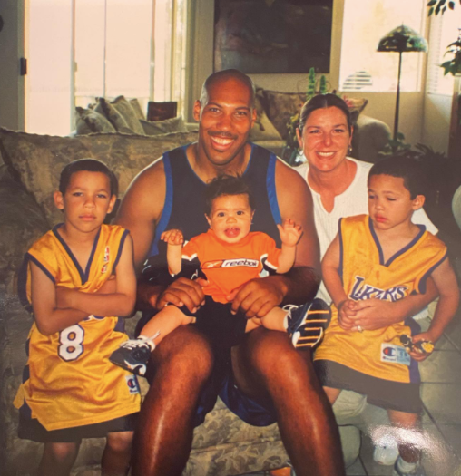 little lamelo with his parents and brothers