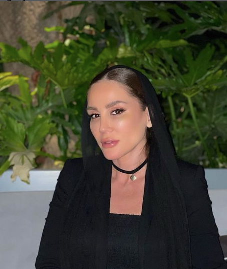 mandana mani looking gorgeous in her whole black attire