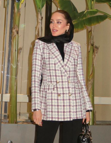 mandana mani posing for the photo